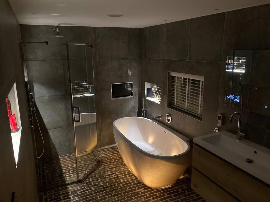 Voorsterstaete Former Barn, Including Jacuzzi Voorst Gem Voorst Dış mekan fotoğraf